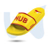 Badelatsche im gelb-roten DHL-Design mit dem erhaben geprägten Schriftzug "HUB" auf der Schuhrücke.