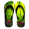 Ein Paar Flip-Flops mit einem Motiv von einem sonnendurchfluteten Wald. Auf der rechten Sohle ist das Logo vom "Poolhaus Berghotel Oberhof" und auf der linken "Berghotel Oberhof" zu sehen.