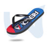 Ein Flip-Flop mit einer Sohle in den Farben Rot, Blau und Weiß. Darauf steht der Schriftzug "RENOVA" und "REN BY SERVICE".
