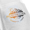 Nahaufnahme eines weißen Frottee-Stoffes mit einem gedruckten orange-braunen Logo "PULVERMACHER ALMHÜTTE".