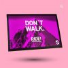 Eine Fußmatte, die auf einem pinken Hintergrund schwebt. Sie zeigt ein stilisiertes, pinkfarbenes Bergmotiv mit den weißen Aufschriften „DON’T WALK. RIDE!“ und einem kleinen Logo.