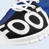Eine Detailaufnahme ein Paar blauer, schwarzer und weißer Sportschuh mit dem Schriftzug "FOOT" im branding von GC Footwear.