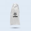 Bolsa de tela blanca tipo "dust bag" con cierre de cordón, personalizada con el logotipo de STEAM en el centro.